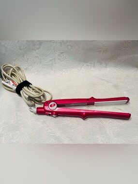T3 Mini by T3 tourmaline ionic ceramic styling iron 83970
Discontinued R67